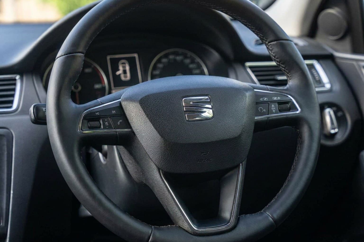 Салон Seat Toledo — предпродажная подготовка салона | Автоателье BIRSON СПб