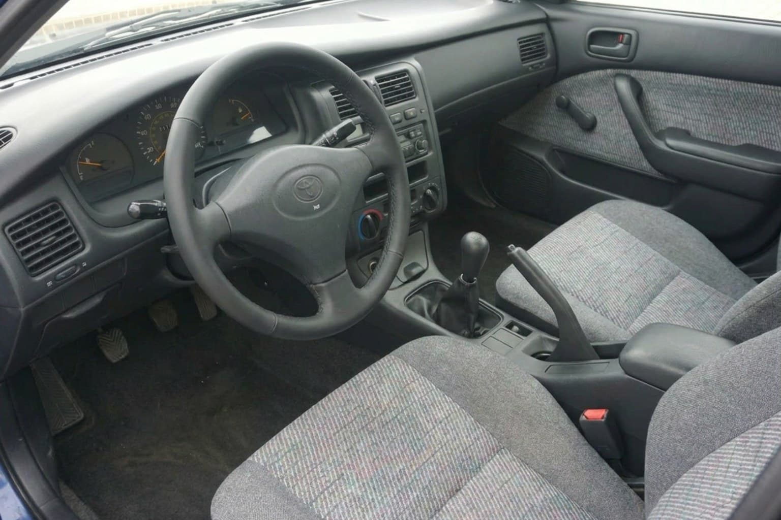 Салон Toyota Carina — предпродажная подготовка салона | Автоателье BIRSON СПб