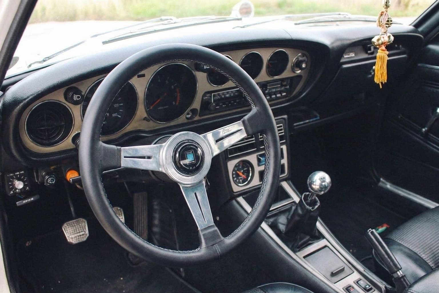 Салон Toyota Celica — ремонт шторок люка | Автоателье BIRSON СПб