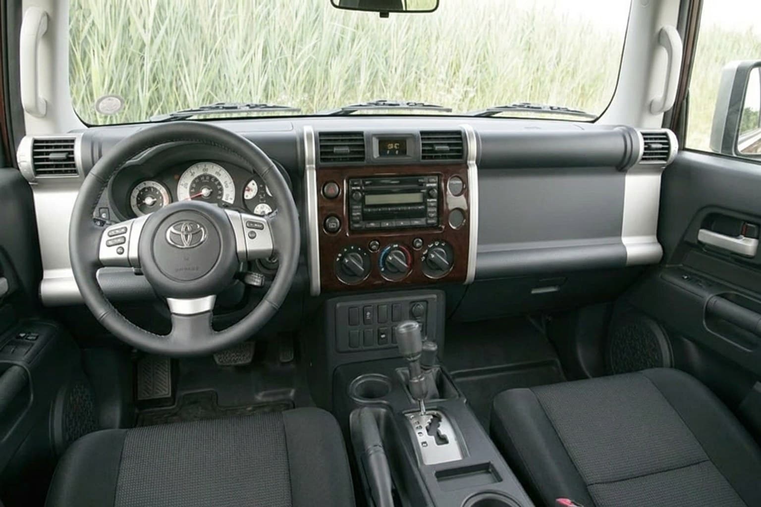 Салон Toyota FJ Cruiser — предпродажная подготовка салона | Автоателье BIRSON СПб