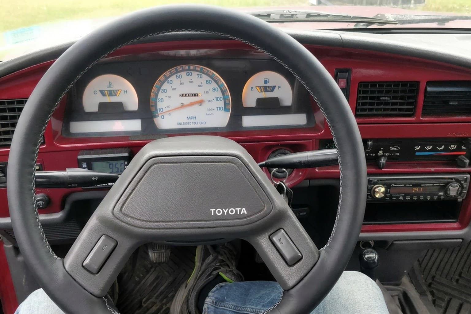 Салон Toyota Hilux — предпродажная подготовка салона | Автоателье BIRSON СПб