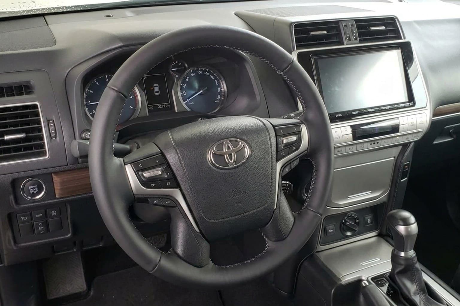 Салон Toyota Land Cruiser Prado — ремонт шторок люка | Автоателье BIRSON СПб