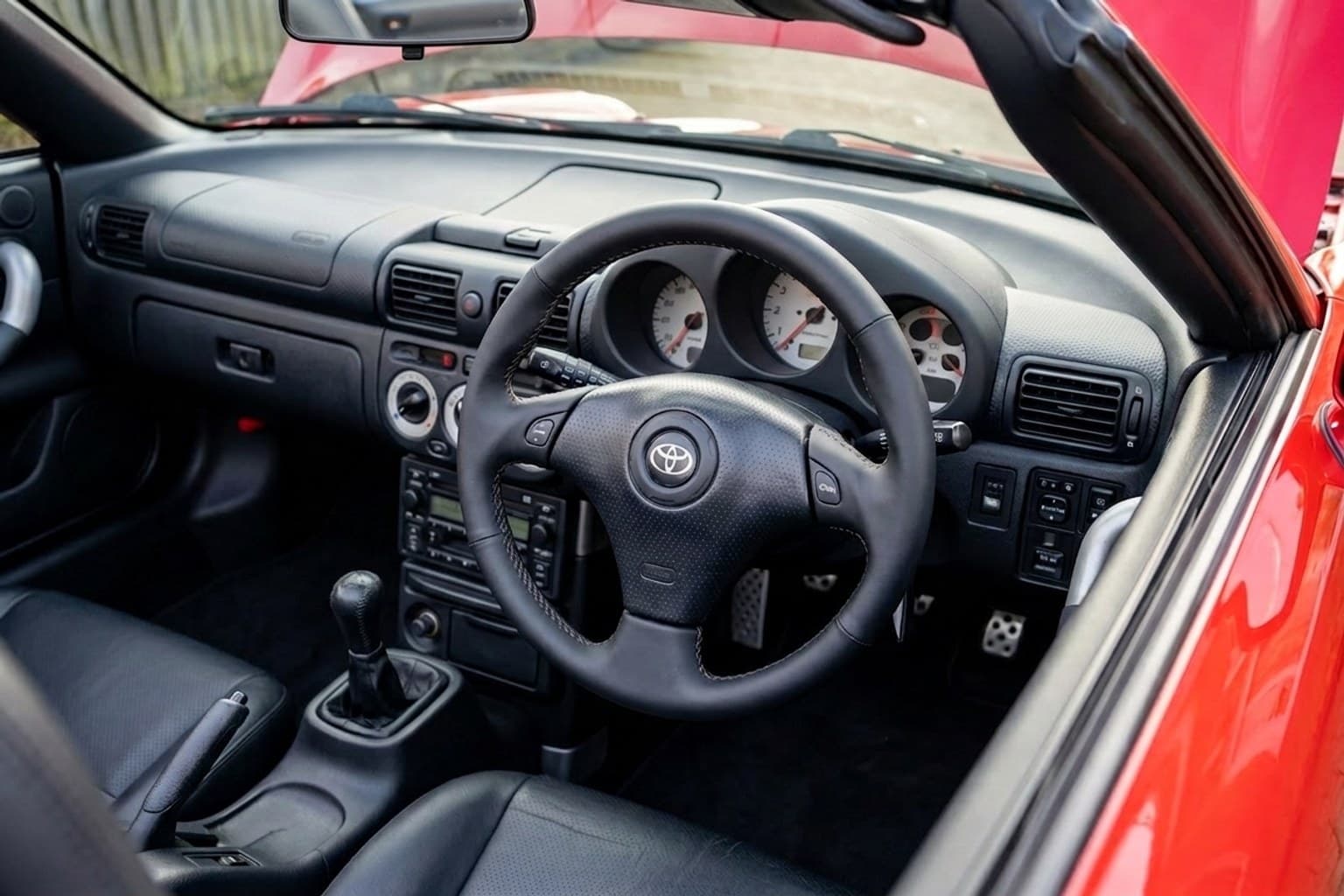 Салон Toyota MR2 — ремонт шторок люка | Автоателье BIRSON СПб
