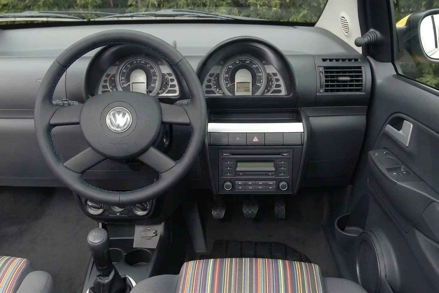 Салон Volkswagen Fox — ремонт шторок люка | Автоателье BIRSON СПб