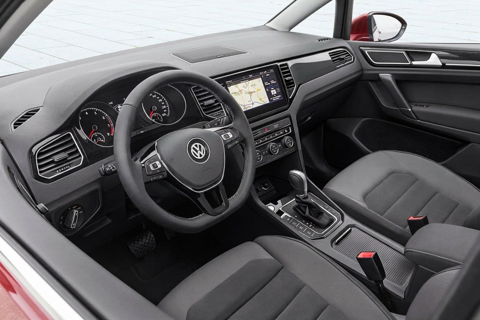 Салон Volkswagen Golf Sportvan — предпродажная подготовка салона | Автоателье BIRSON СПб