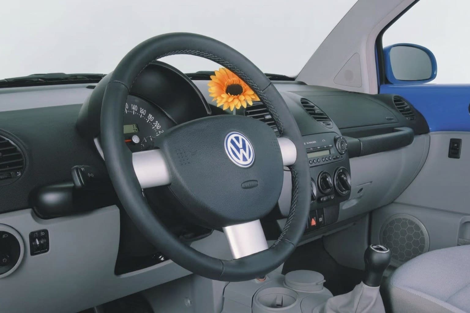 Салон Volkswagen New Beetle — предпродажная подготовка салона | Автоателье BIRSON СПб