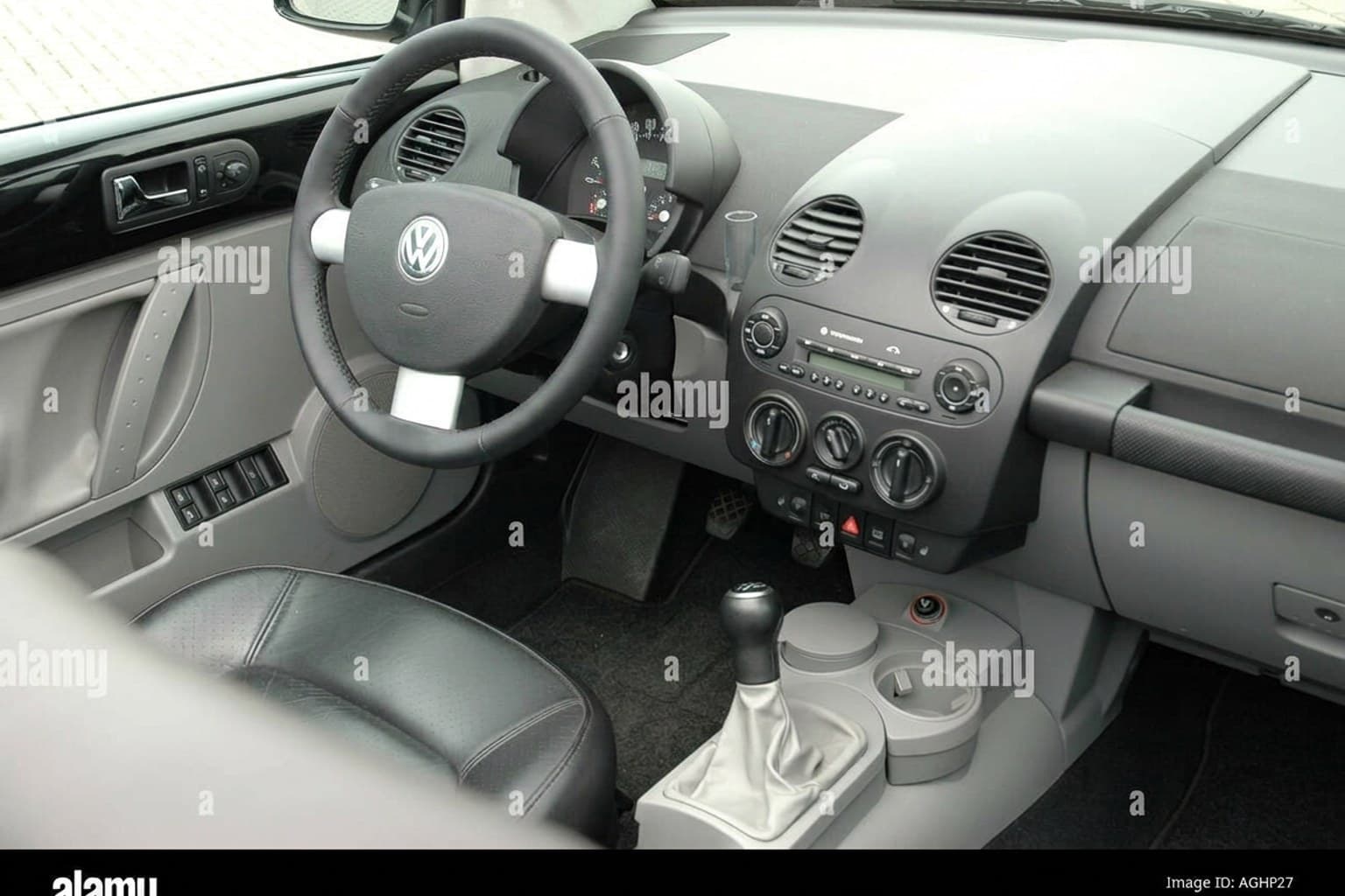 Салон Volkswagen New Beetle Cabrio — предпродажная подготовка салона | Автоателье BIRSON СПб
