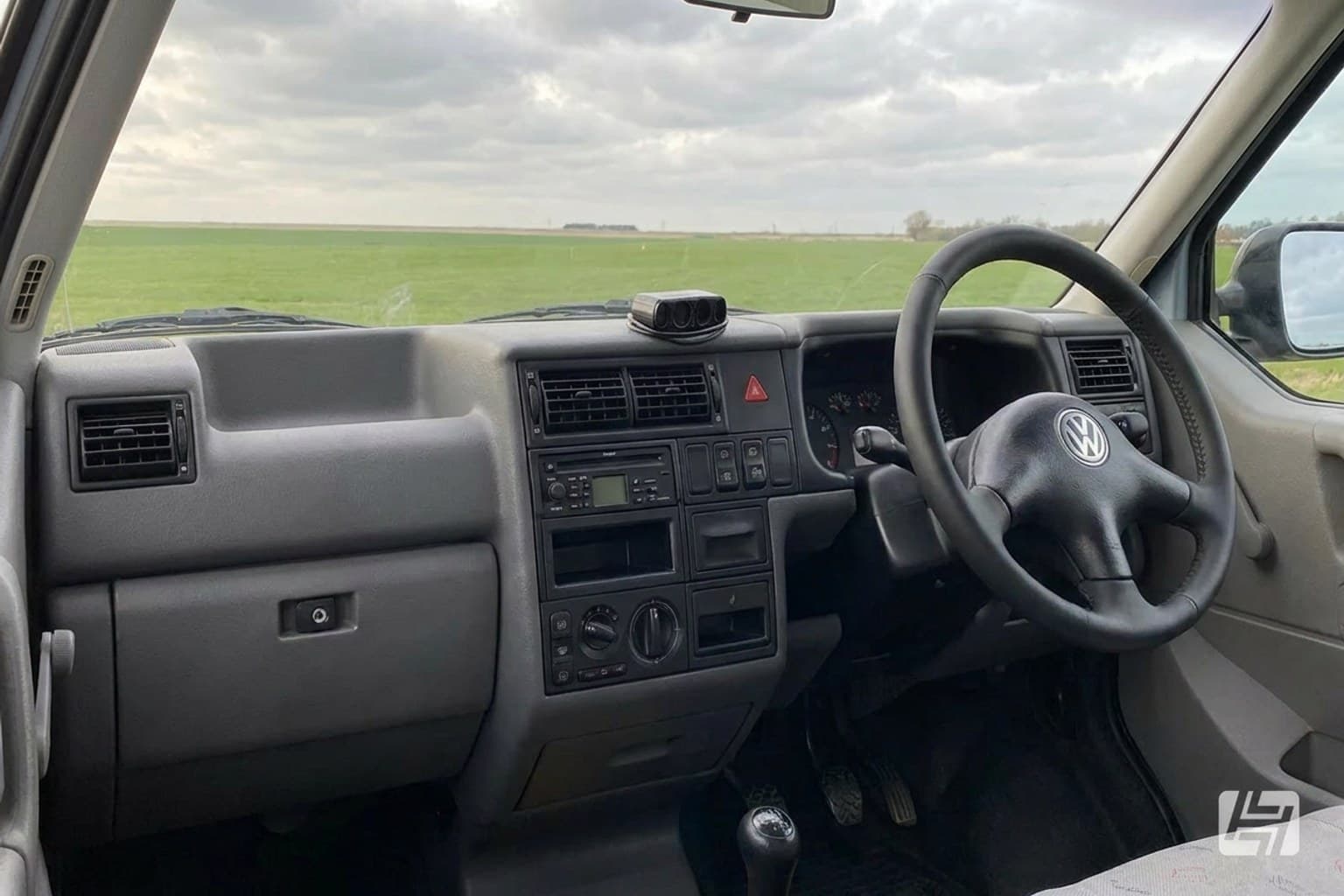 Салон Volkswagen T4 Multivan — ремонт шторок люка | Автоателье BIRSON СПб