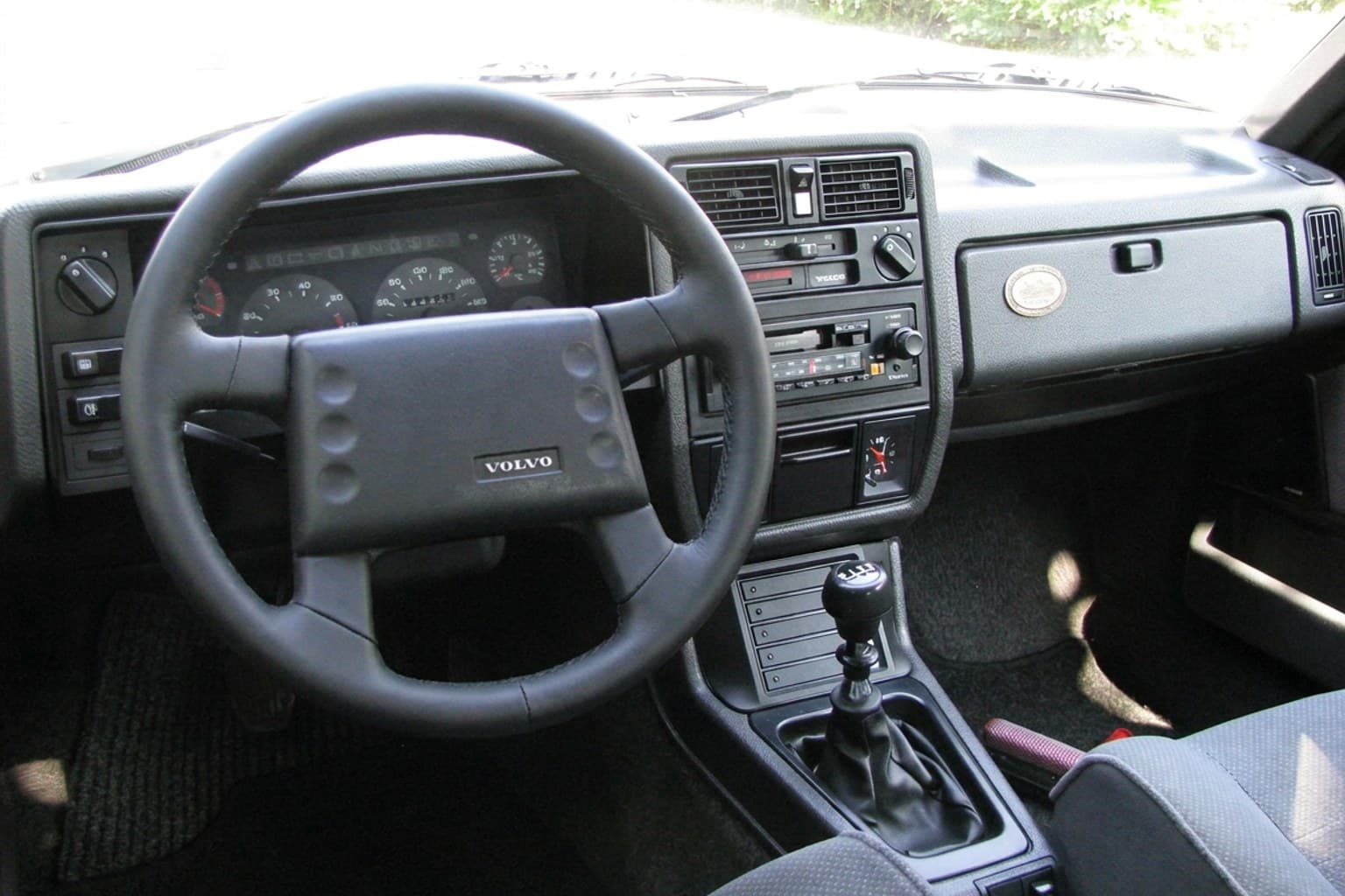 Салон Volvo 340 — ремонт шторок люка | Автоателье BIRSON СПб
