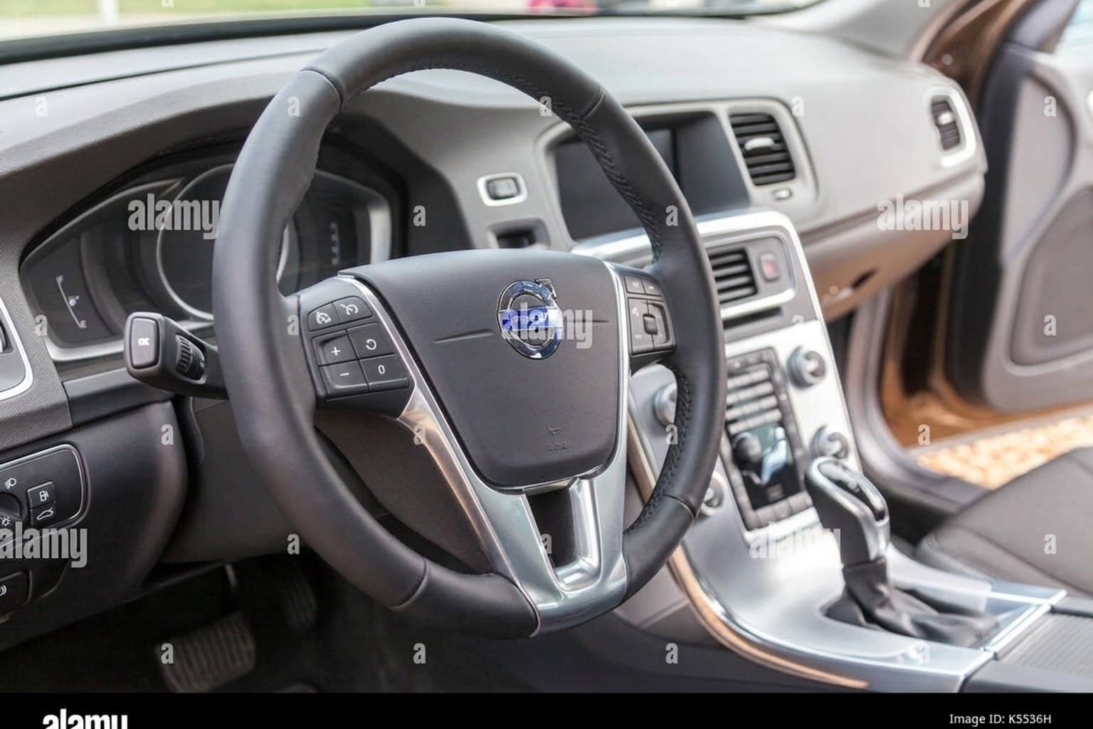 Салон Volvo C70 Coupé — предпродажная подготовка салона | Автоателье BIRSON СПб
