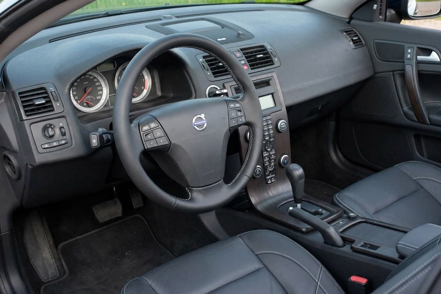 Салон Volvo C70 — ремонт шторок люка | Автоателье BIRSON СПб
