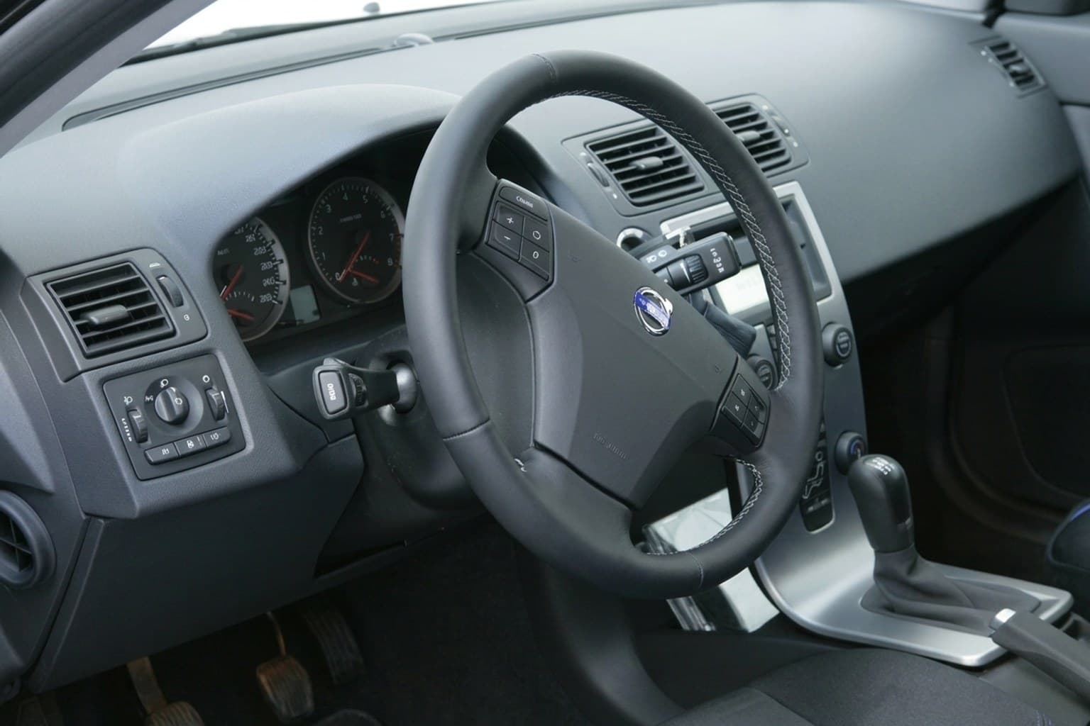 Салон Volvo V50 — ремонт шторок люка | Автоателье BIRSON СПб