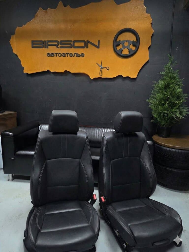 Интерьер салона автомобиля