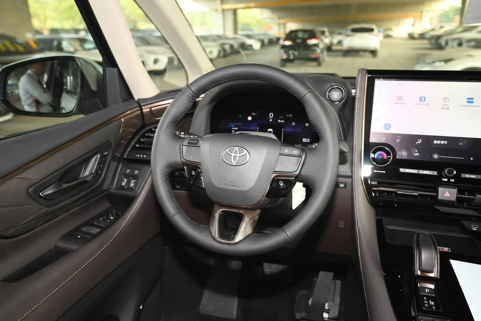 Салон Toyota Alphard — предпродажная подготовка салона | Автоателье BIRSON СПб